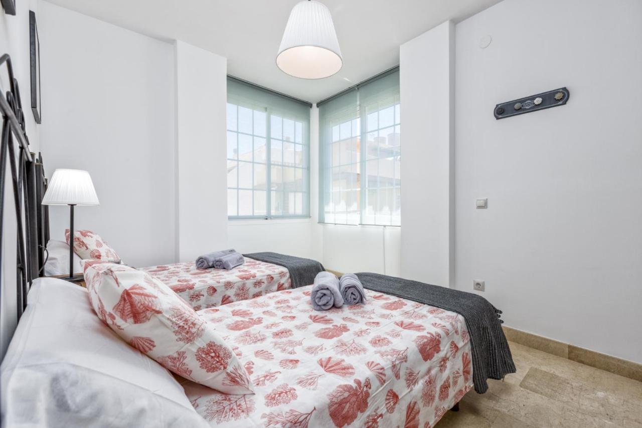 Center, 3 Bedrooms, And Parking Apartment