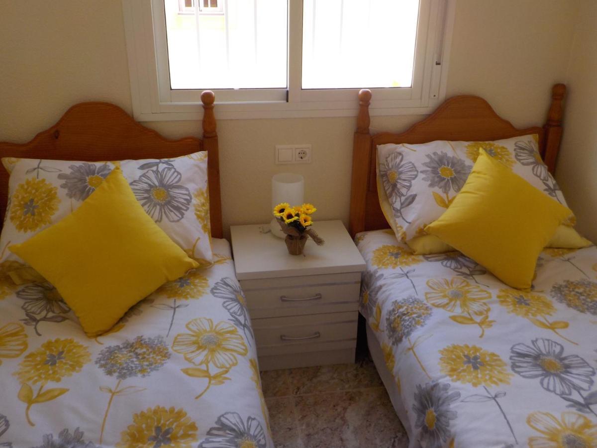 Casa La Zenia Elite Townhouse With Shared Pool And 10 Minutes Walk To Beach Сasa de vacaciones