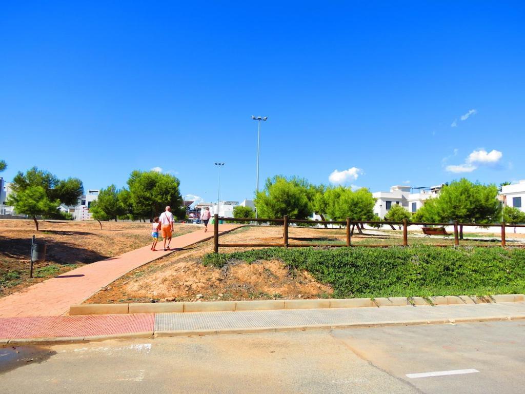Casa La Zenia Elite Townhouse With Shared Pool And 10 Minutes Walk To Beach Oriola (Orihuela)