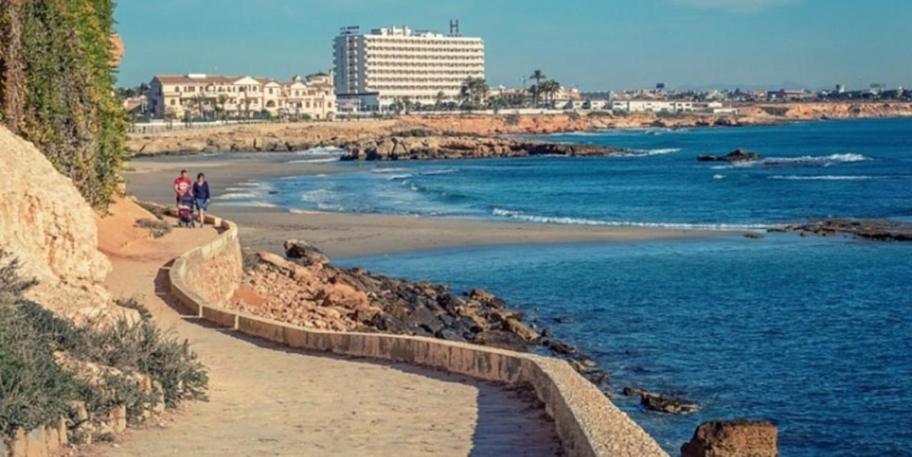 Casa La Zenia Elite Townhouse With Shared Pool And 10 Minutes Walk To Beach *