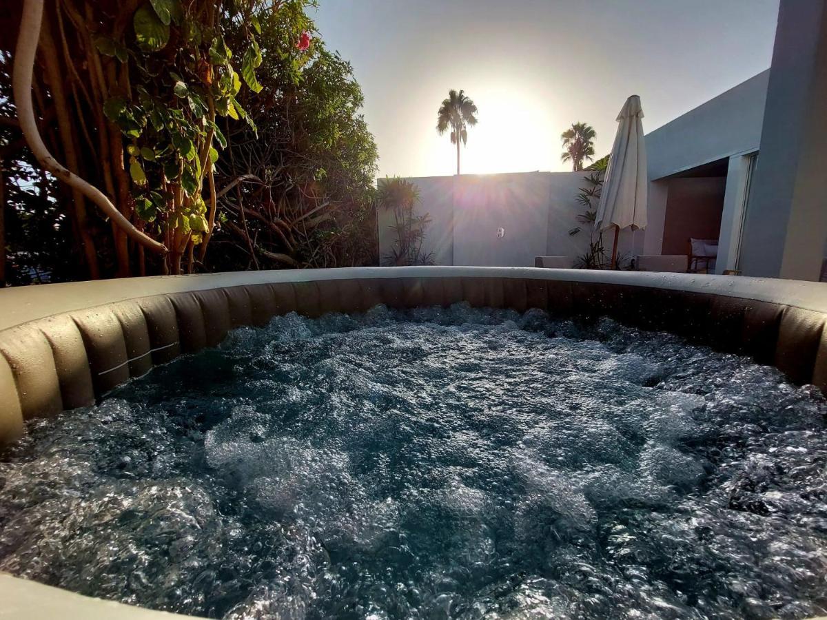 Villa De Diseño Hidromasajes Terraza Y Piscina.