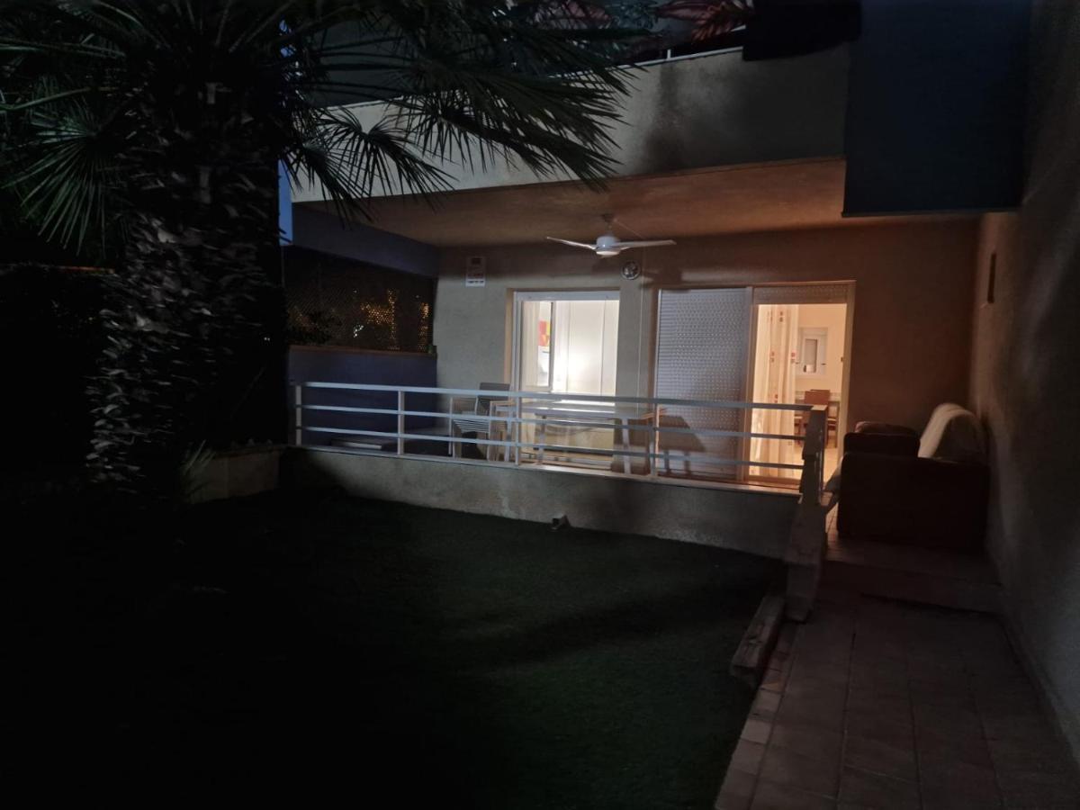 En Bajo Con Jardin Y Patio En La Playa *