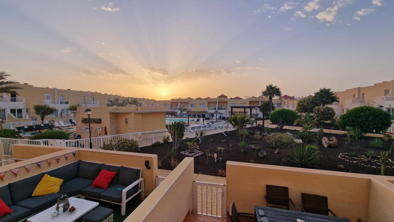 Modern 3 Bedroom House With Large Pool And Fast Internet, 100ft From The Sea - Sleeps 6