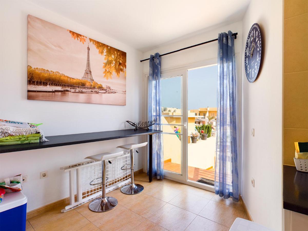 Modern 3 Bedroom House With Large Pool And Fast Internet, 100ft From The Sea - Sleeps 6 Сasa de vacaciones Caleta de Fuste