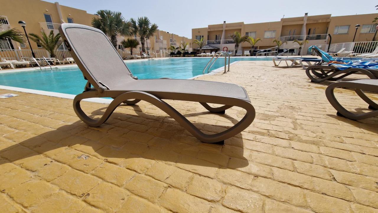 Сasa de vacaciones Modern 3 Bedroom House With Large Pool And Fast Internet, 100ft From The Sea - Sleeps 6 *