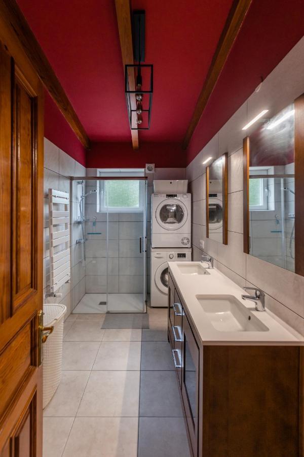 Maison Mialon: Amidst Of Nature