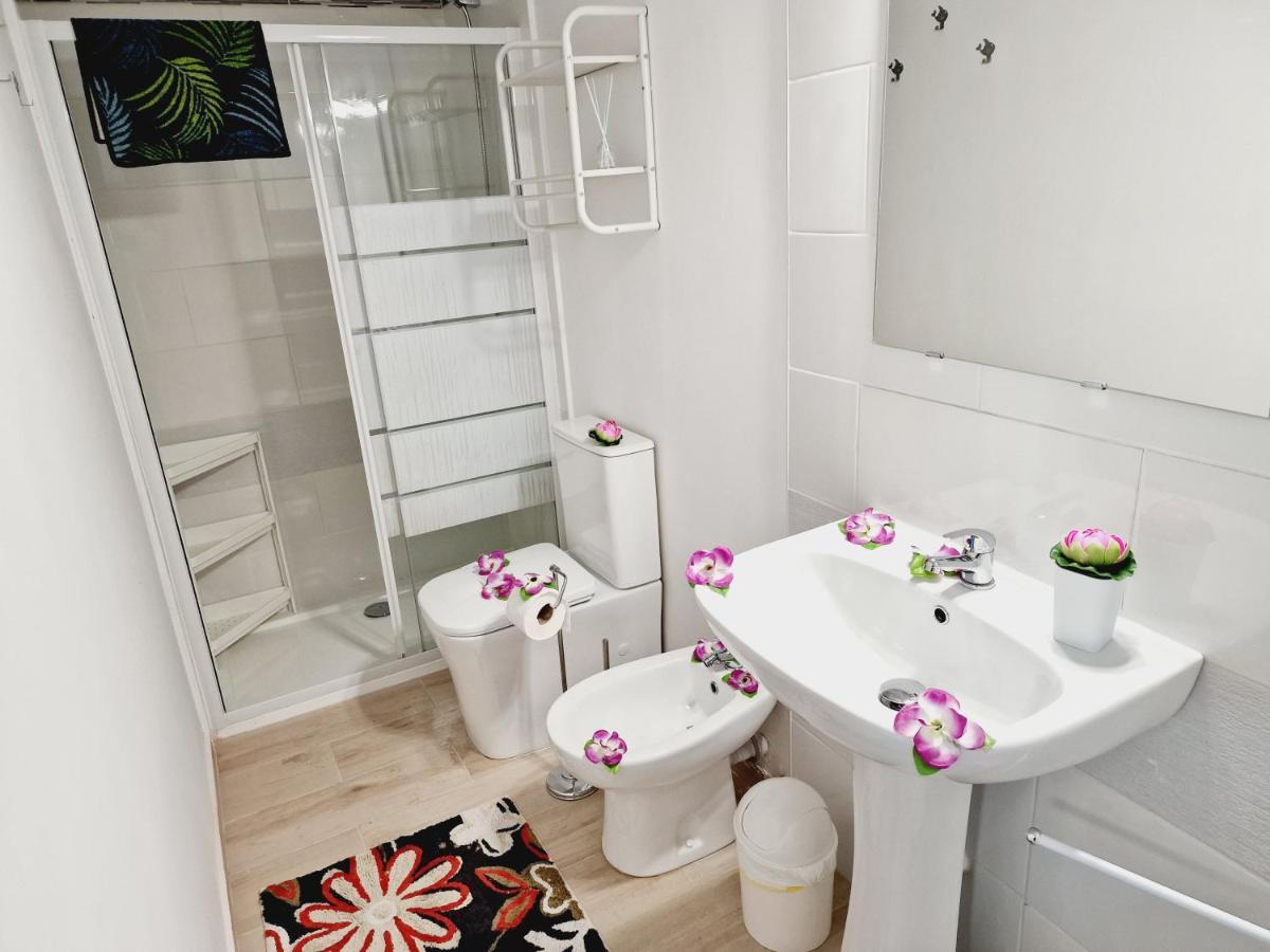 301, 2 Bedrooms, Near Playa De Americas & Free Wifi Playa de las Americas (Tenerife)