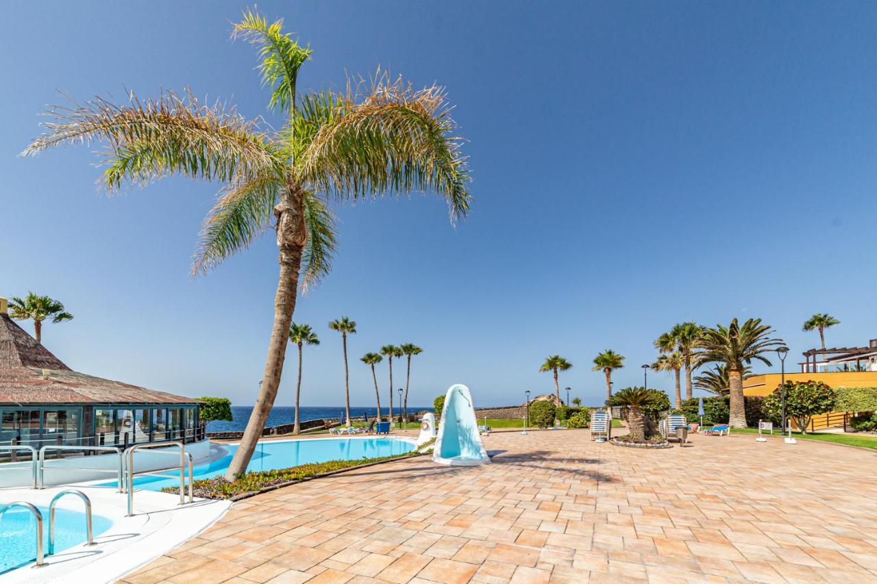 Perla Marina En Rocas Del Mar Arona (Tenerife)