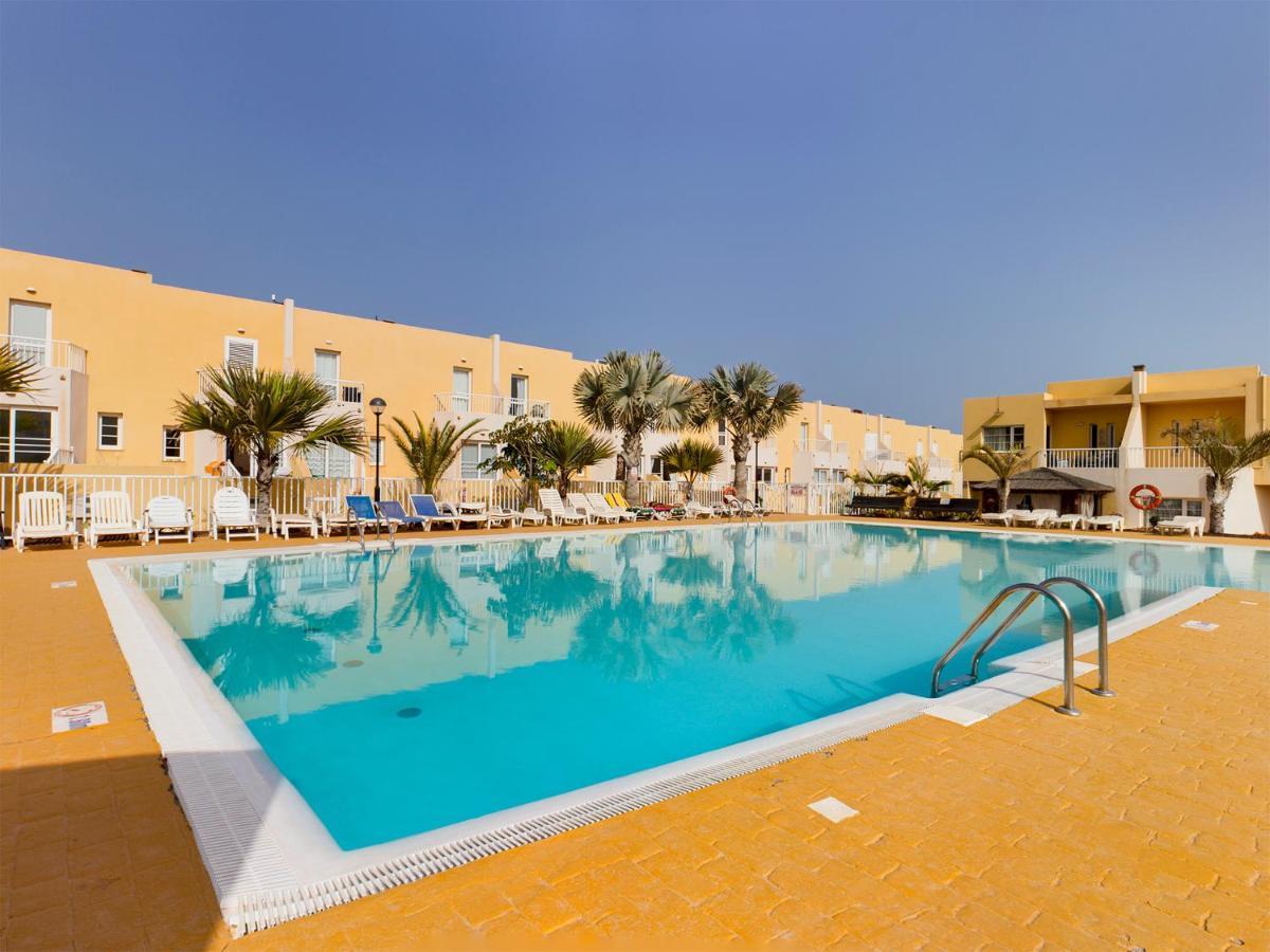 Modern 3 Bedroom House With Large Pool And Fast Internet, 100ft From The Sea - Sleeps 6 * Caleta de Fuste