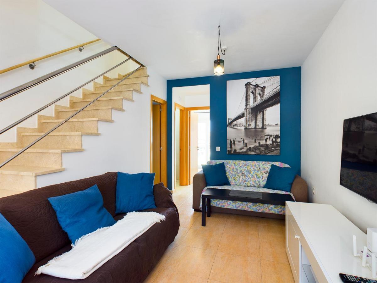 Modern 3 Bedroom House With Large Pool And Fast Internet, 100ft From The Sea - Sleeps 6 Сasa de vacaciones *