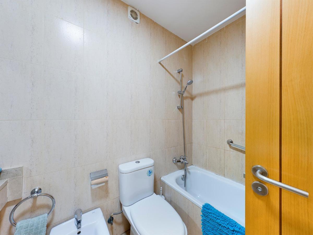 Modern 3 Bedroom House With Large Pool And Fast Internet, 100ft From The Sea - Sleeps 6
