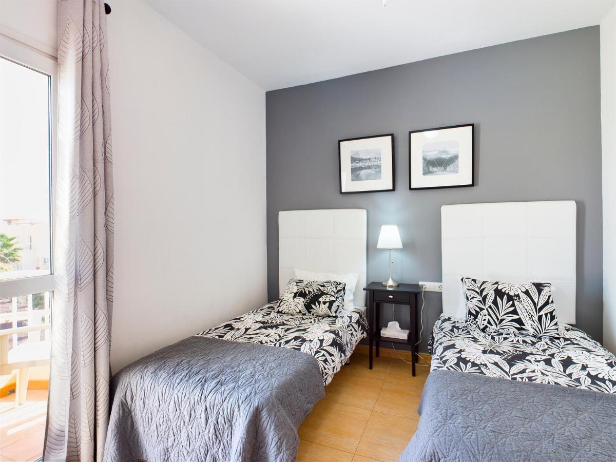 Modern 3 Bedroom House With Large Pool And Fast Internet, 100ft From The Sea - Sleeps 6