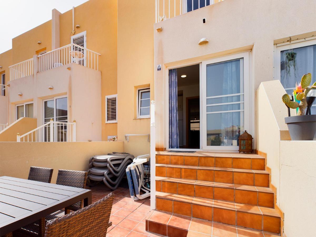 Сasa de vacaciones Modern 3 Bedroom House With Large Pool And Fast Internet, 100ft From The Sea - Sleeps 6