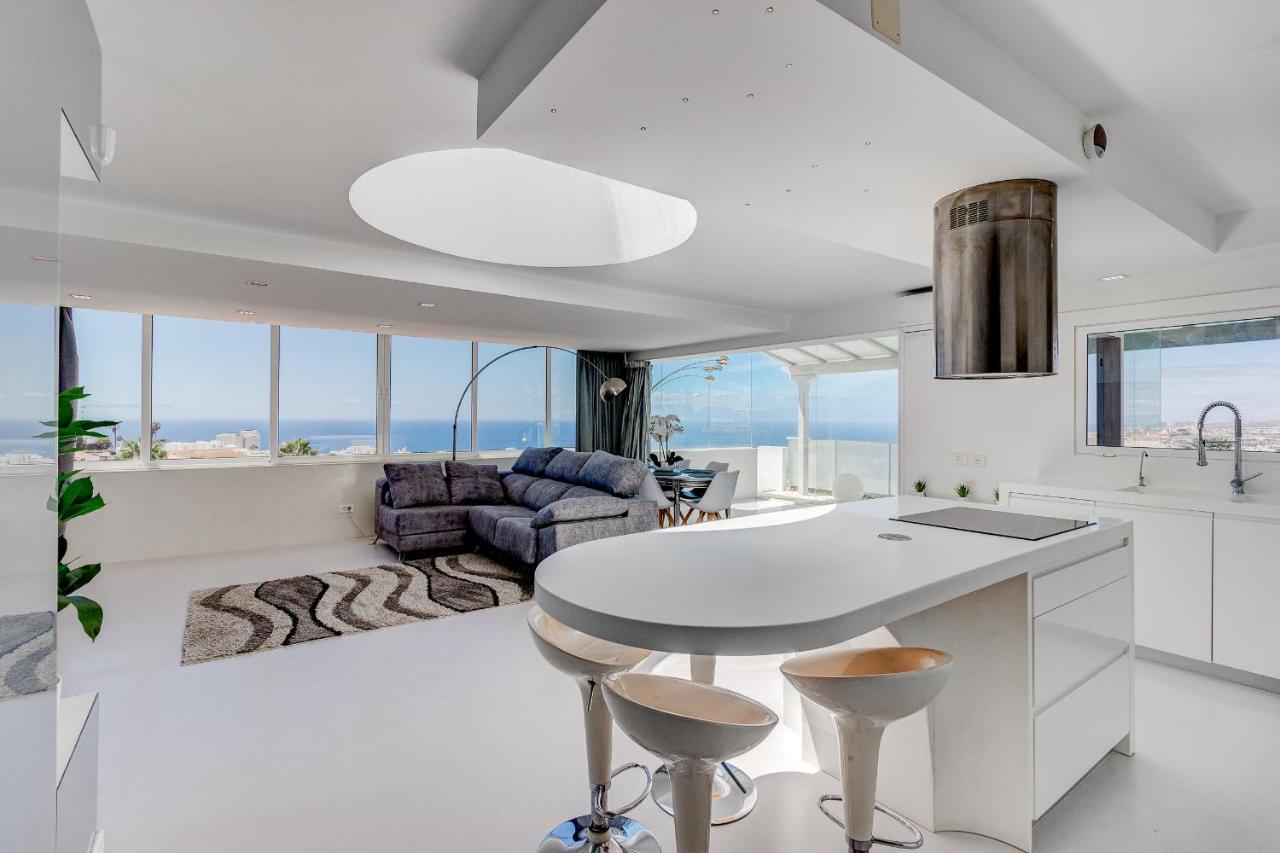 Panoramic Ocean & Mountain View 3 Bed In Island Village Heights