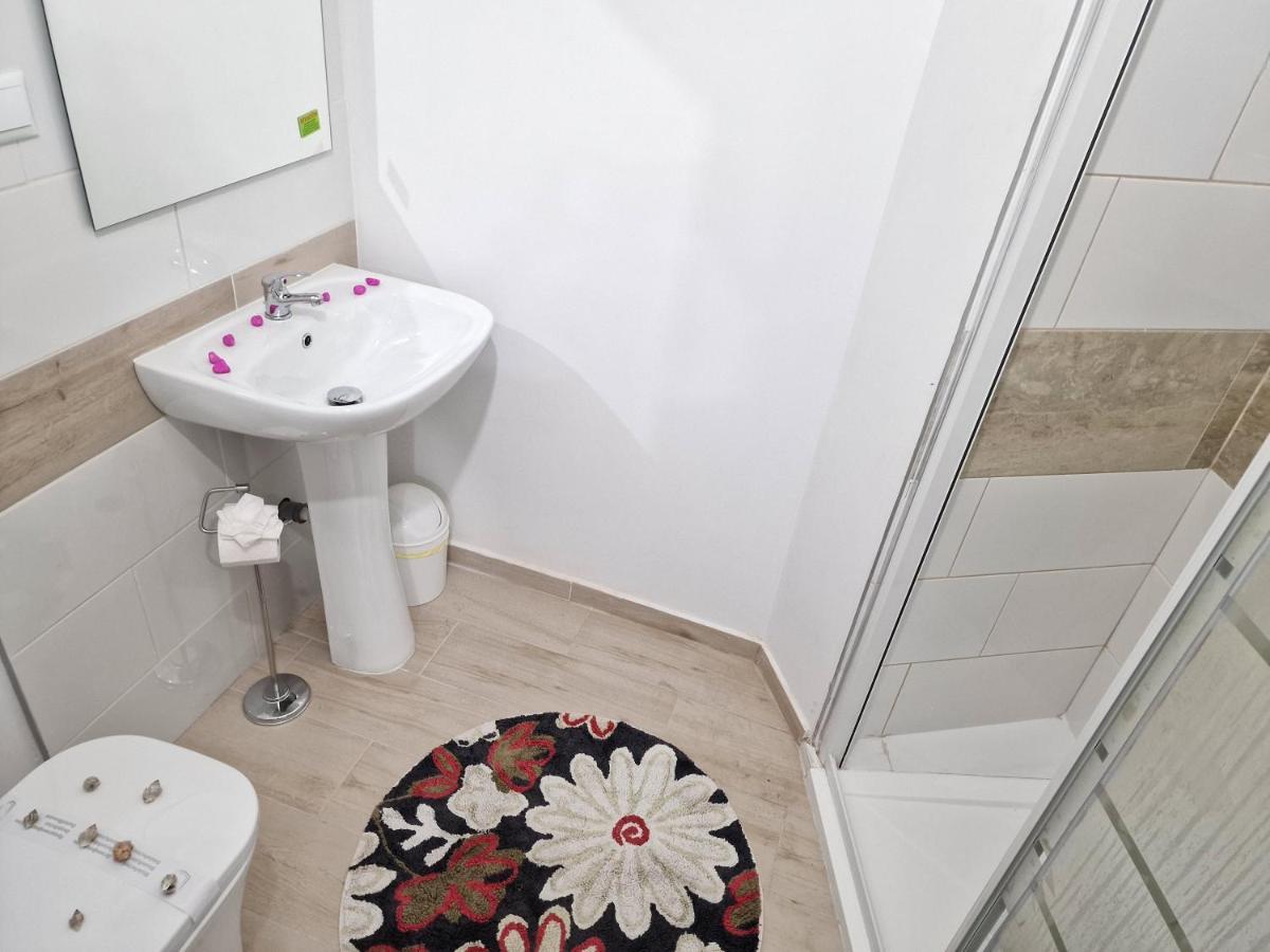 Holiday home 301, 2 Bedrooms, Near Playa De Americas & Free Wifi *