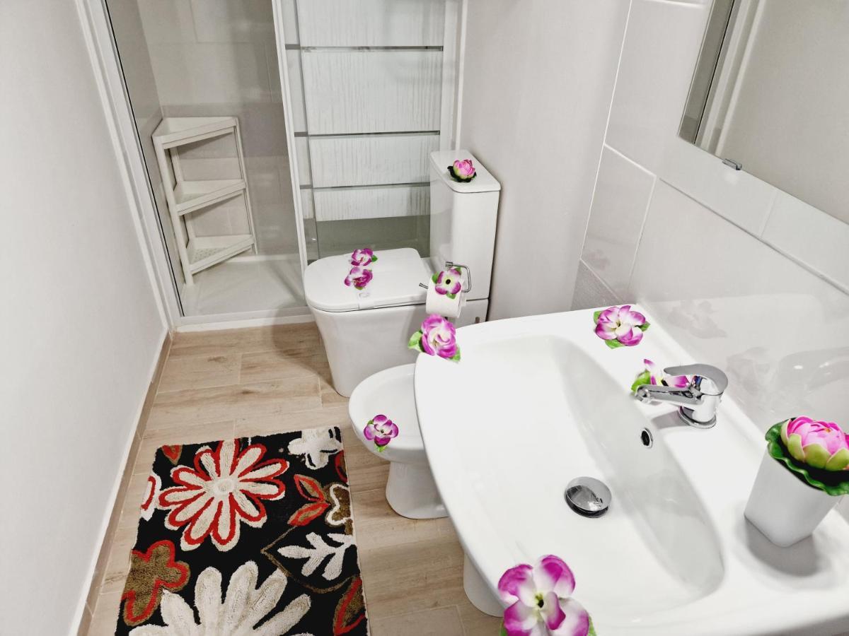 301, 2 Bedrooms, Near Playa De Americas & Free Wifi