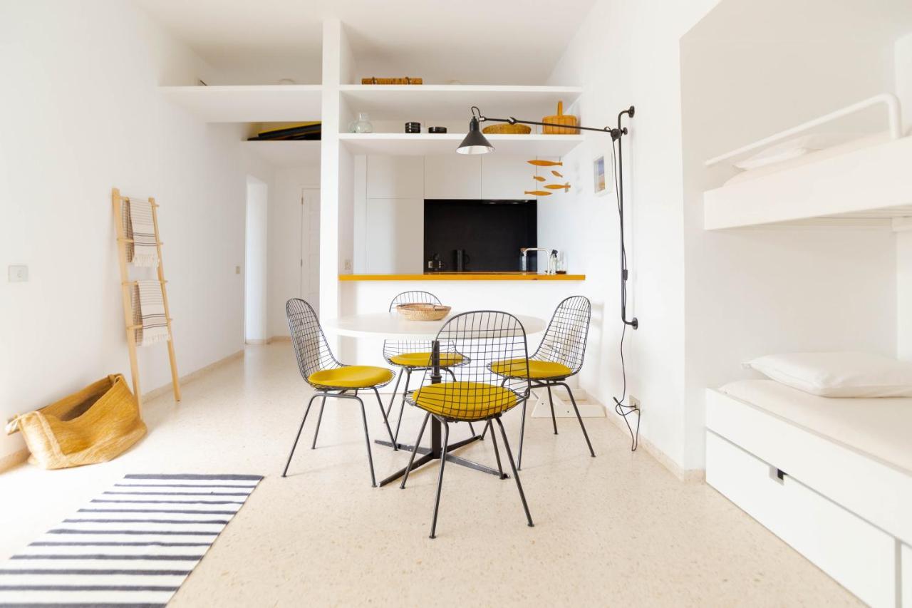Hideaway With Modernist Design *