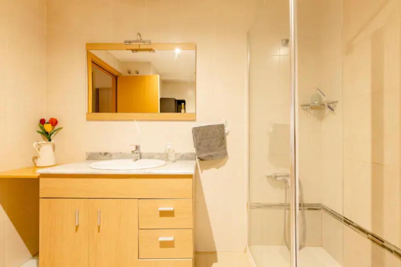 Apt.p/5 15min From Barcelona And Beaches W/terrace