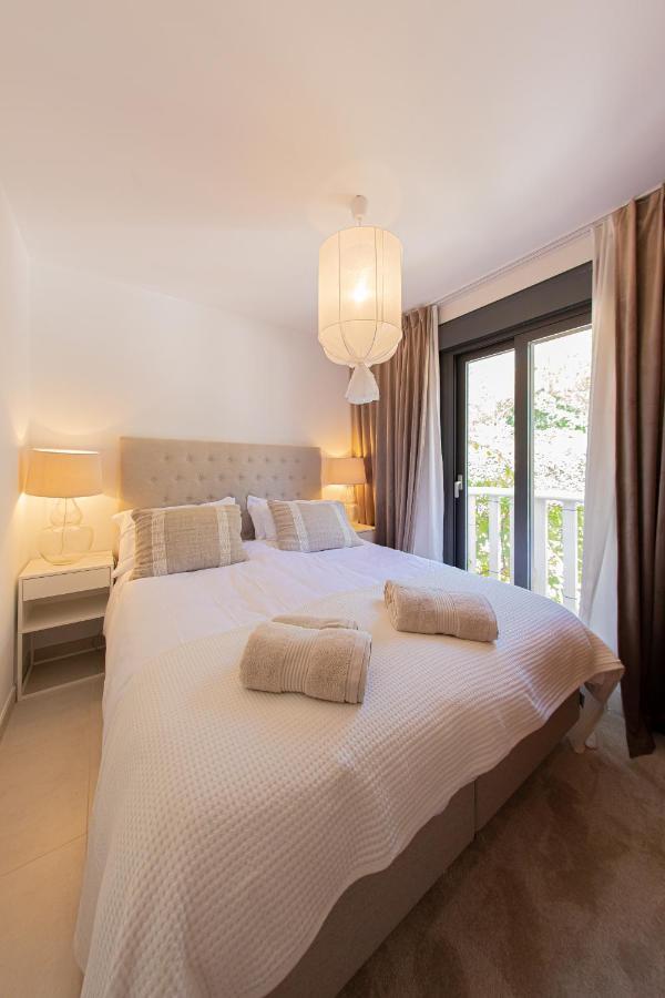 Charming Townhouse/5bedrs/front Beach/private Pool
