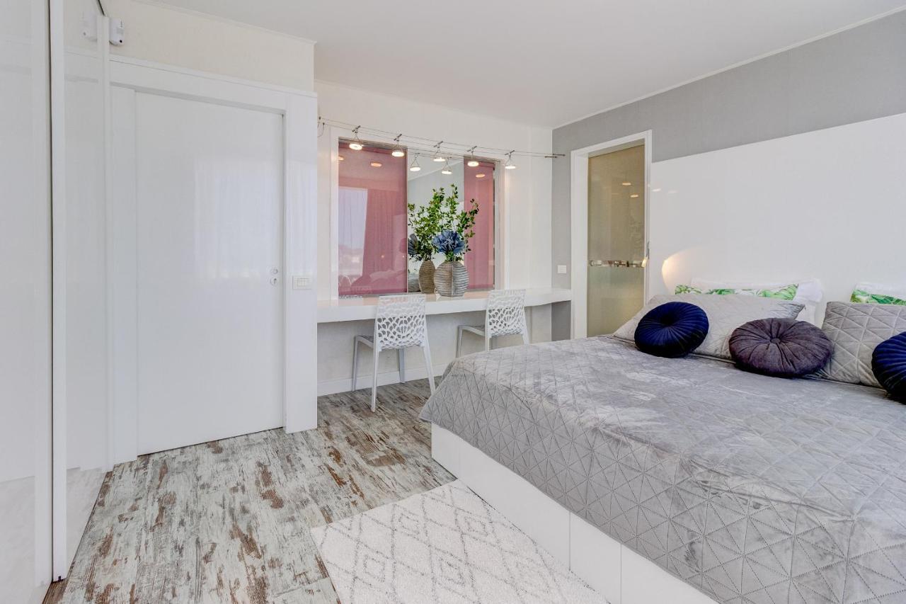 Panoramic Ocean & Mountain View 3 Bed In Island Village Heights
