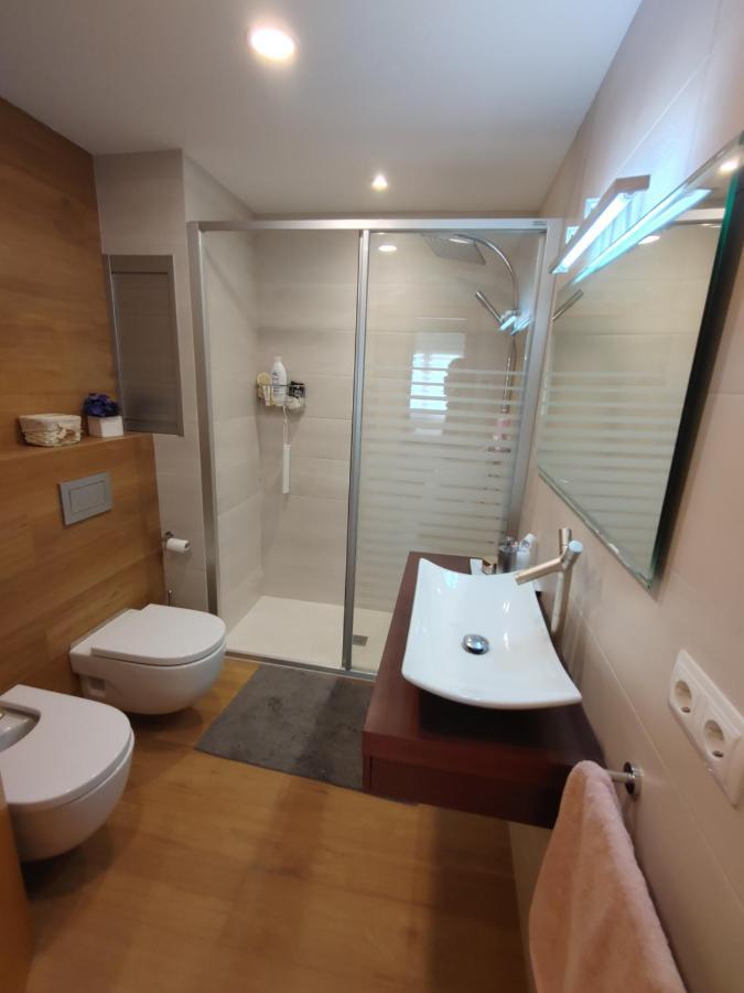 Lovely Flat In With Balcony Apartment *