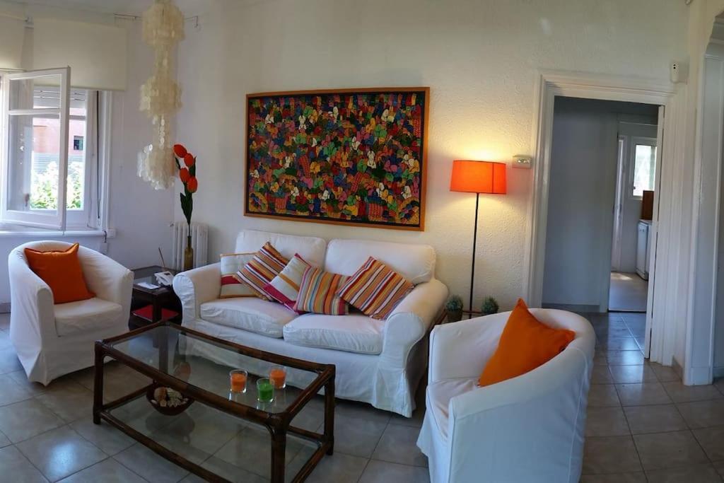 Enjoy Your Holidays 300m To The Mediterranean Sea At Divali Сasa de vacaciones Castelldefels