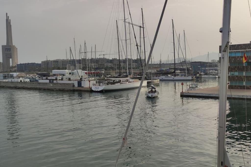 Precioso Barco En Barcelona Badalona