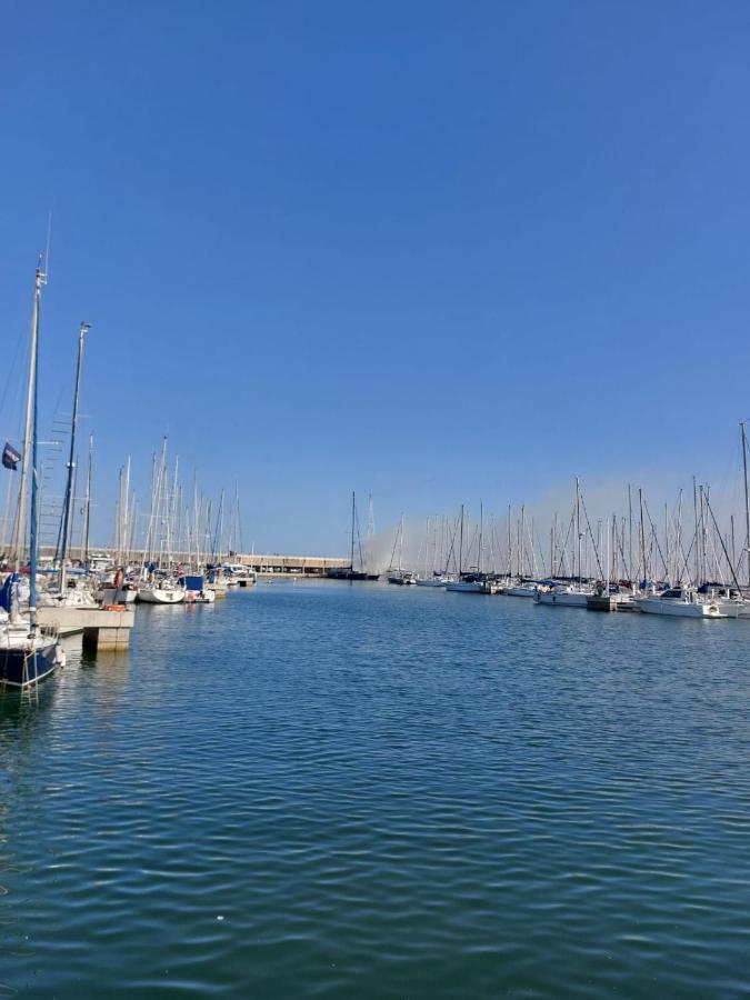 Botel Precioso Barco En Barcelona *