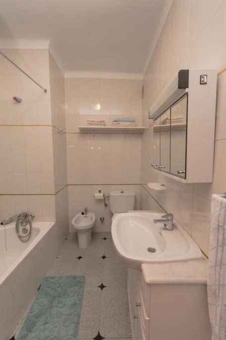 Apartamento Precioso Piso De 3 Dormitorios, Cocina Y 1 Baño Cómpeta