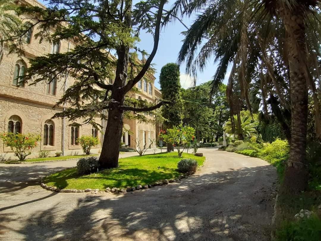 Enric D'osso Hostel