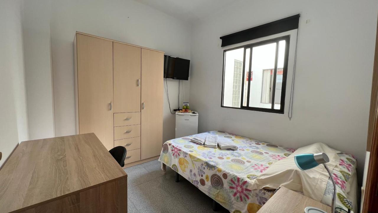 Central, Quiet And Comfortable Room, Breakfast Apartment *