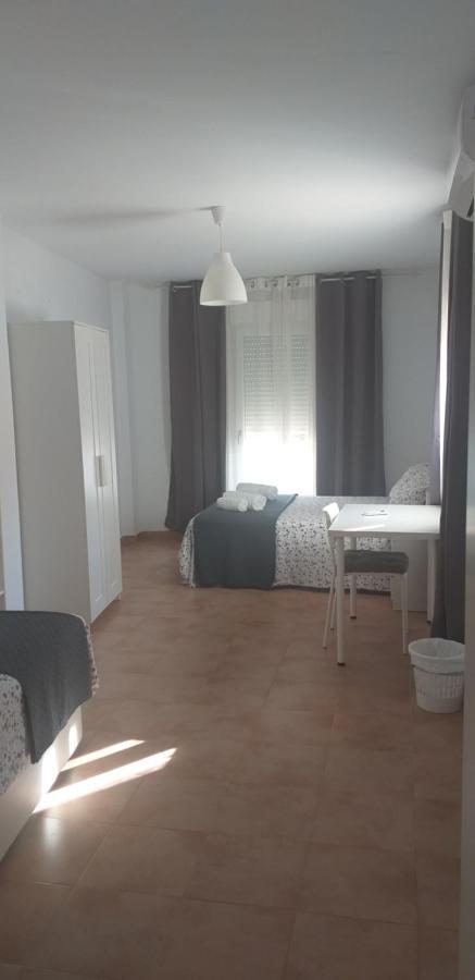 C&blola - Habitacion Independiente Con Bano Privado Y Aire Acondicionado - Minimo 3 Dias Homestay *