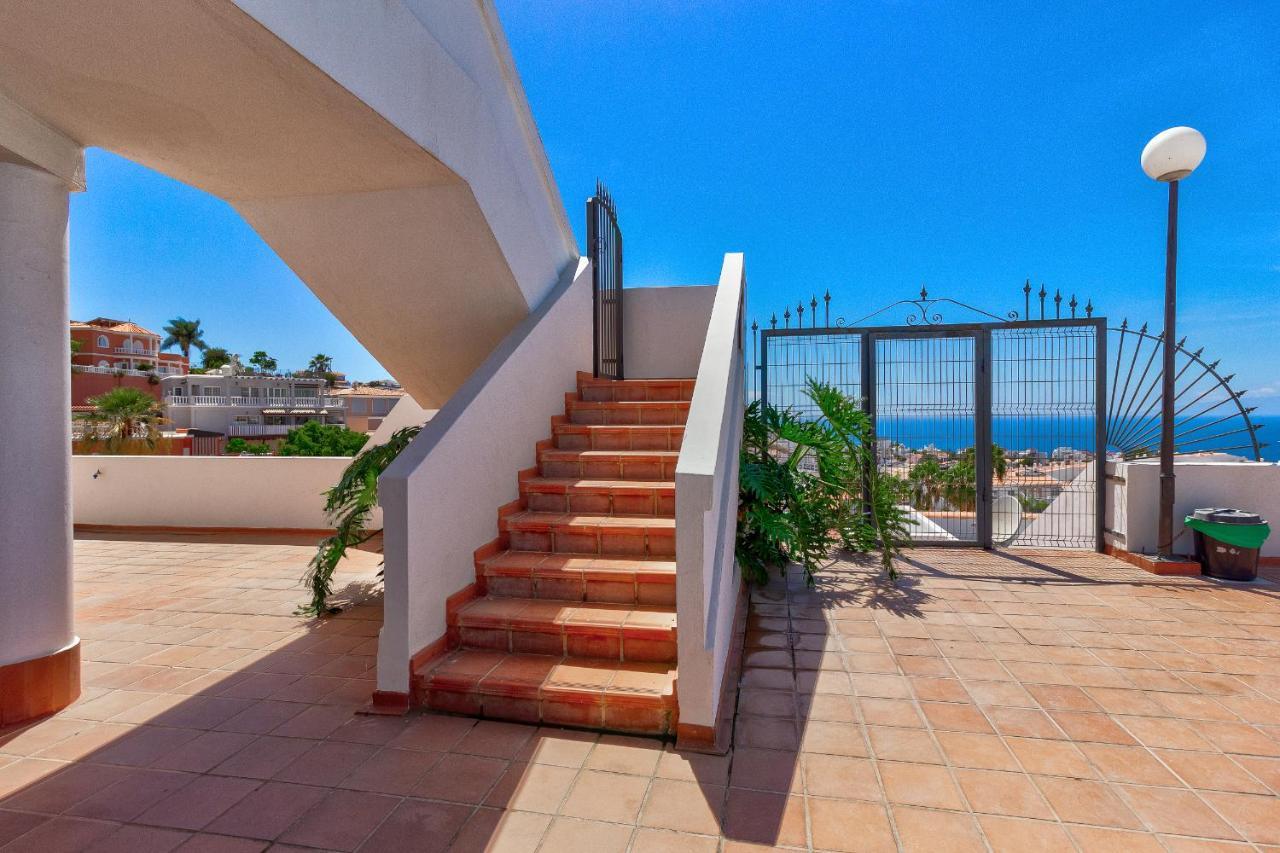 Panoramic Ocean & Mountain View 3 Bed In Island Village Heights Apartamento