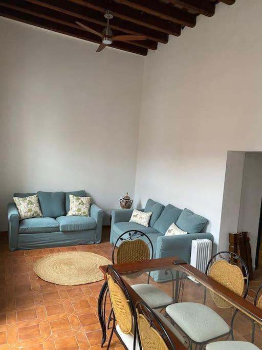 Gran Casa Con Balcón En Centro Histórico *