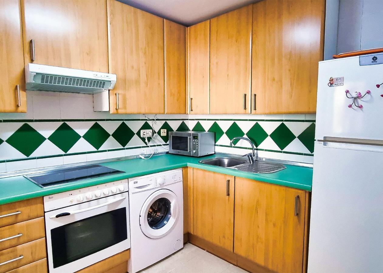 One-bedroom In Centre With Parking Included Apartment *