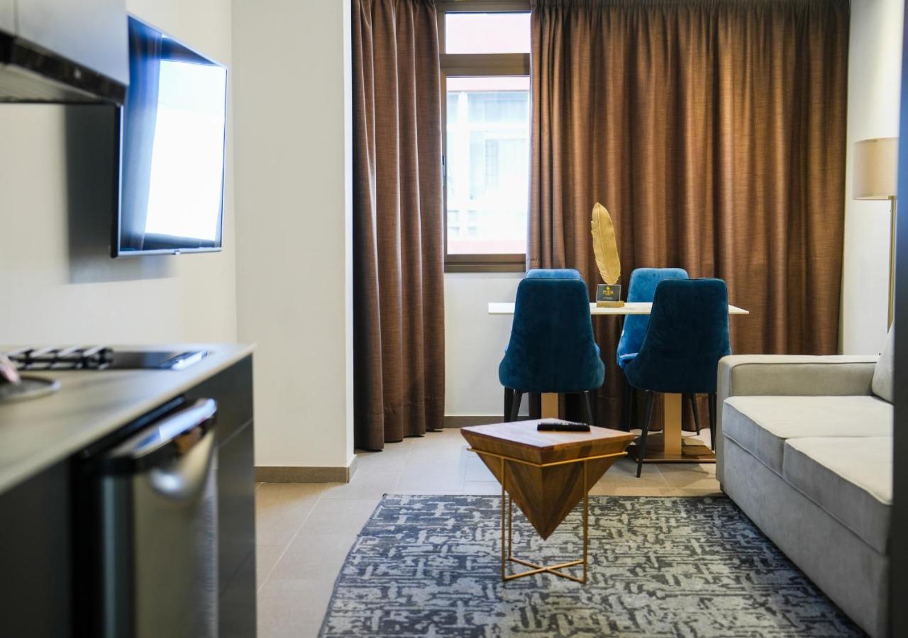 Poem Suites, Canteras *