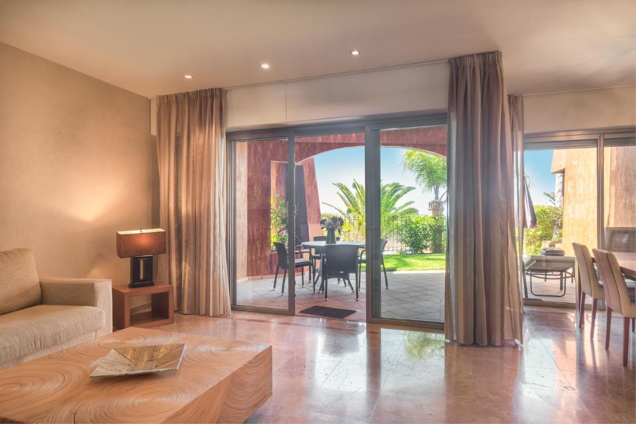 Alzaro 02 Deluxe Sea View 2b Holiday home *