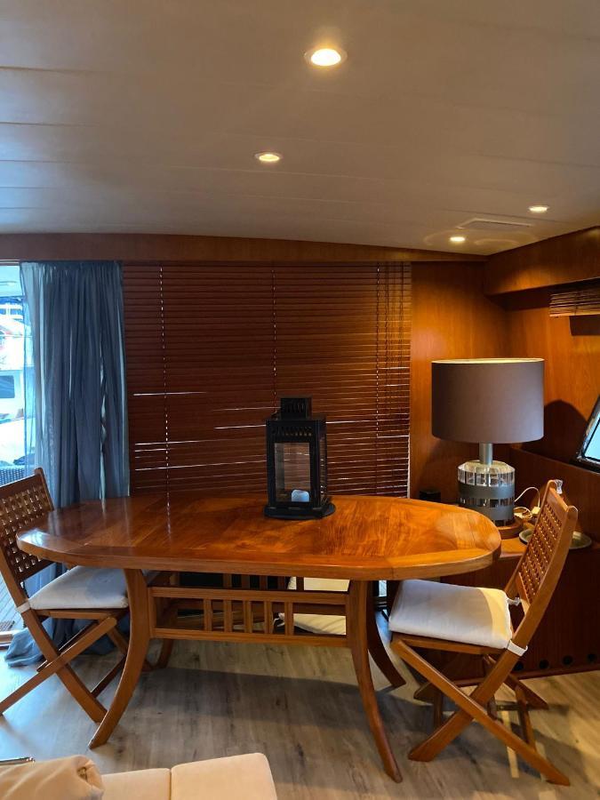 Hotel en barco Amazing Boat To Sleep In Barcelona Sant Adrià de Besòs