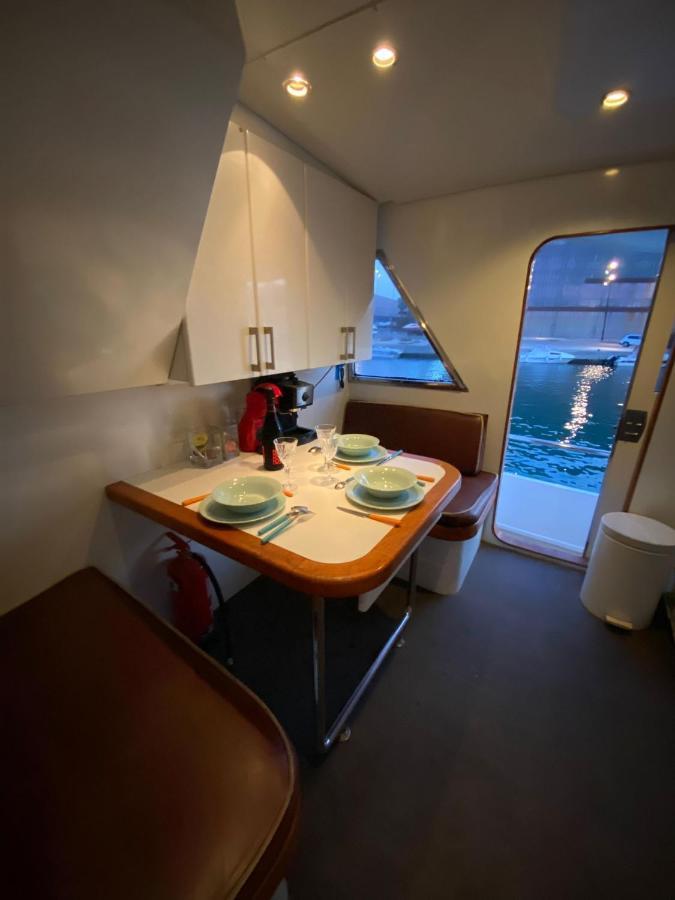 Hotel en barco Amazing Boat To Sleep In Barcelona Sant Adrià de Besòs