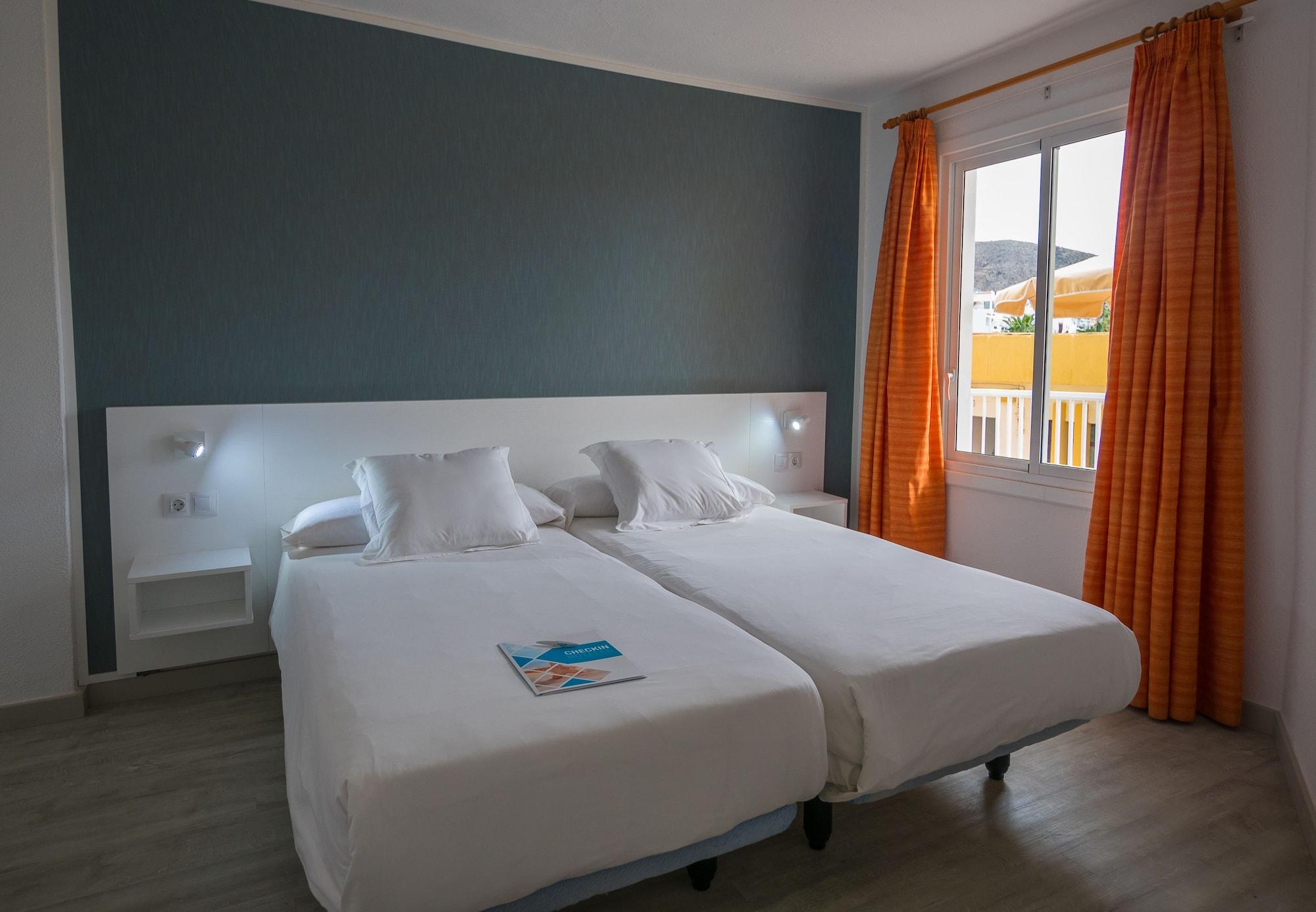Checkin Atlántida Apartahotel Los Cristianos (Tenerife)