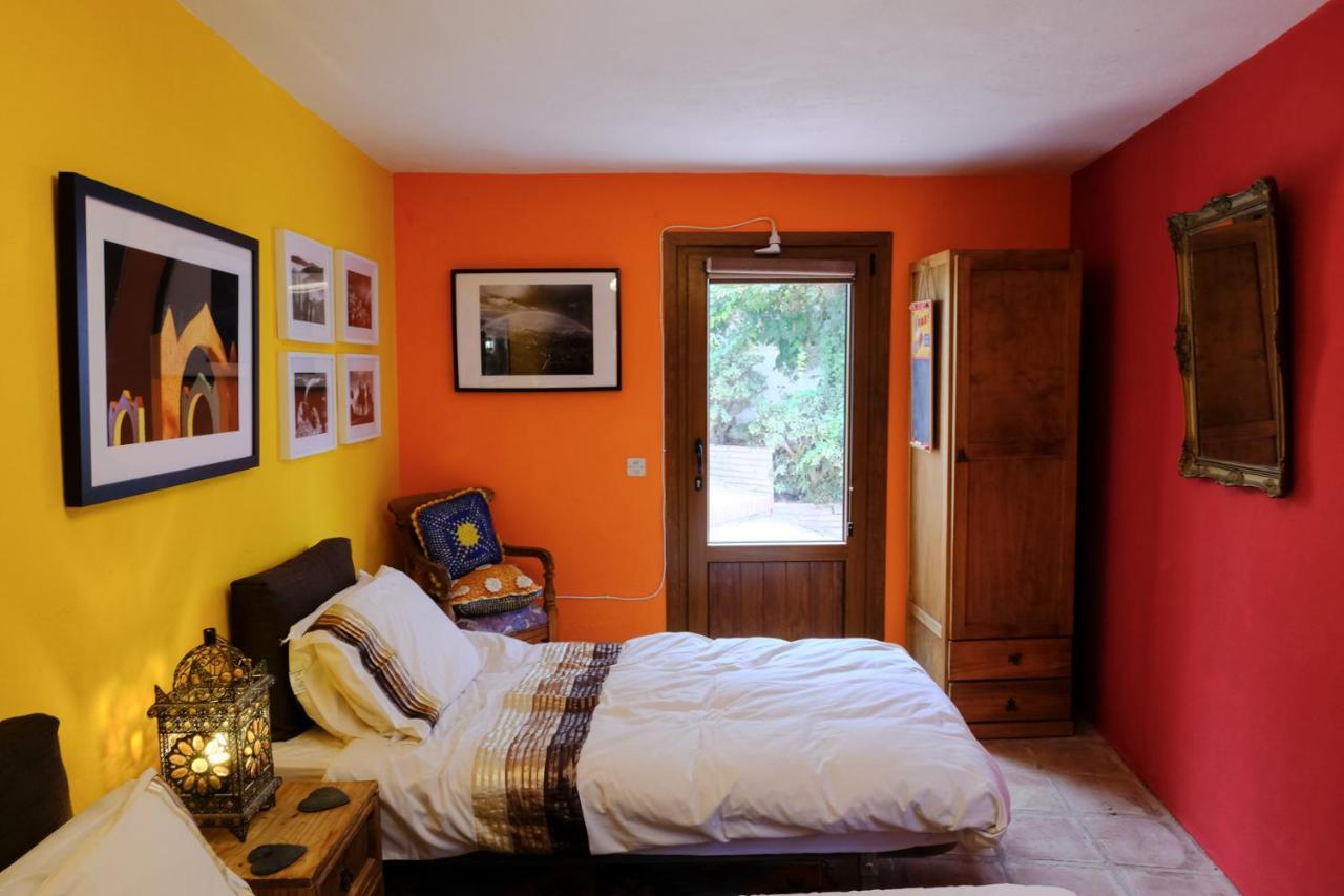 The Studio, A Colourful, Small And Unique One Bedroom Studio In Apartment *