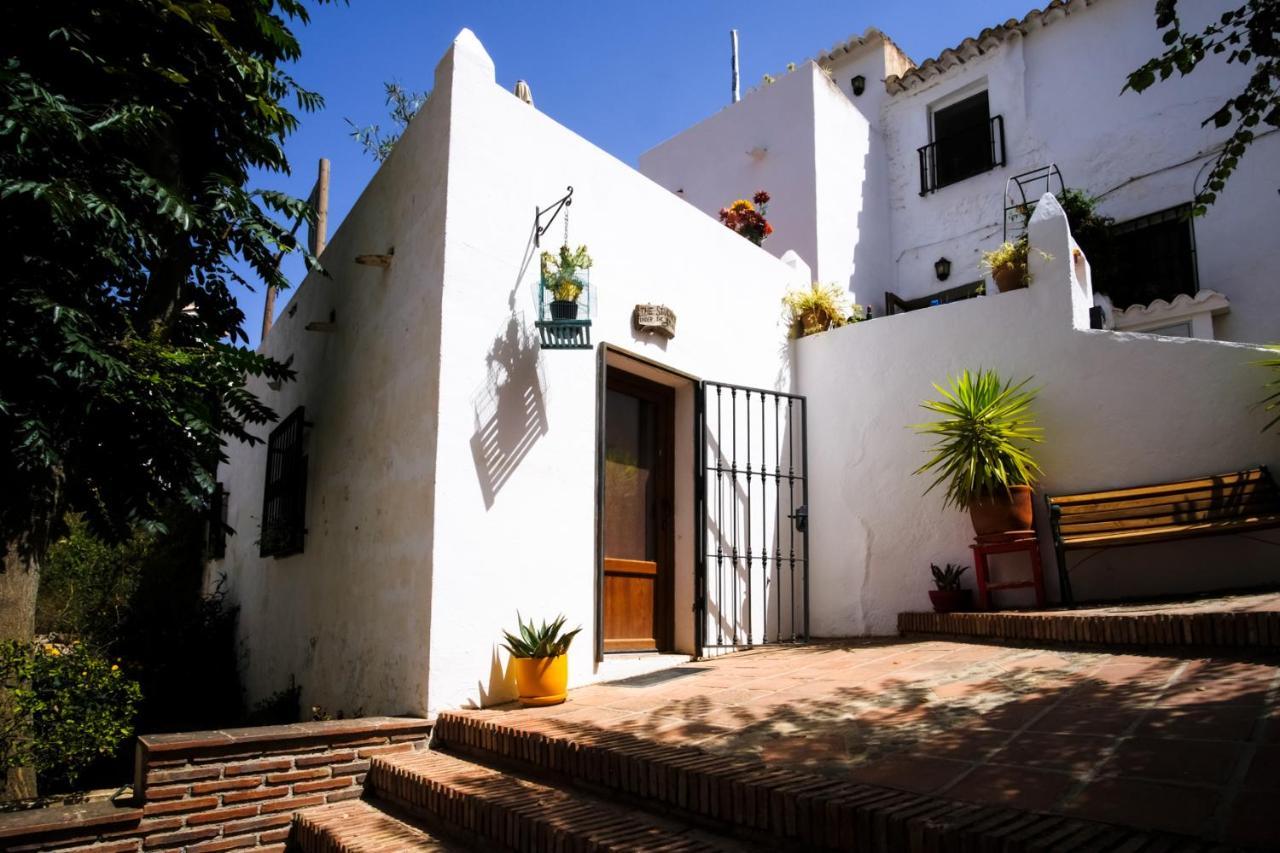 The Studio, A Colourful, Small And Unique One Bedroom Studio In Comares