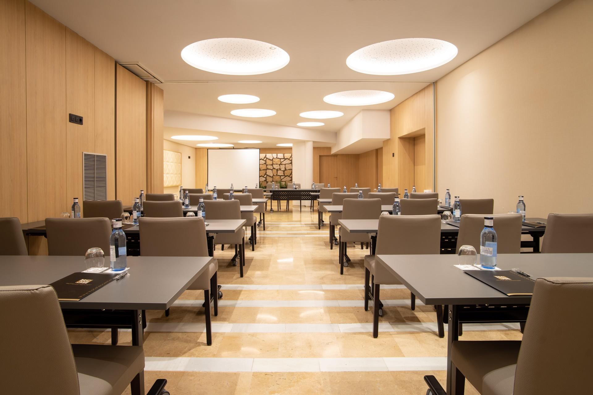 Hotel Center 4*