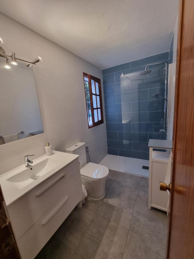 La Palmera1 Casa Al Primer Piso Con 2 - Two Bedroom House On The First Floor --- La Palmera 2 Casa En Planta Baja Con 1 Dormitorio, One Bedroom House On The Ground Floor Сasa de vacaciones *