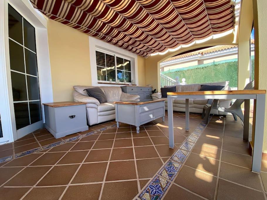 Villa Comfortable Family House With Pool And Jacuzzi