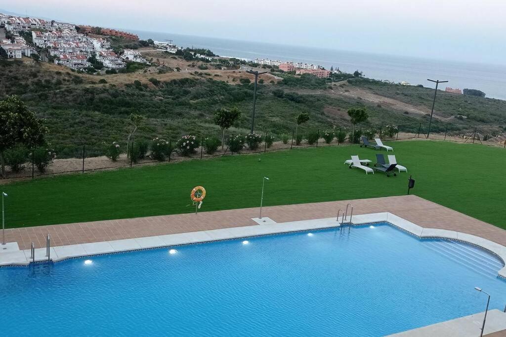 Beautiful New With Direct Sea View, First Line!! Apartamento
