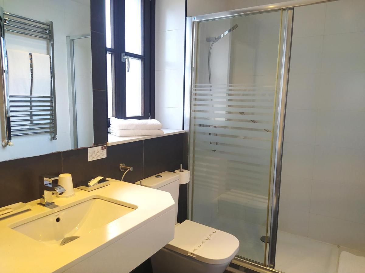 Marrón Hotel Navès