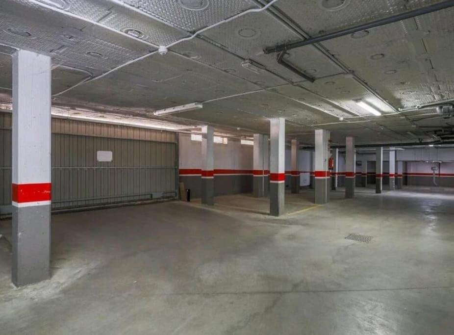 Con Piscina Y Parking En Sevilla Apartment