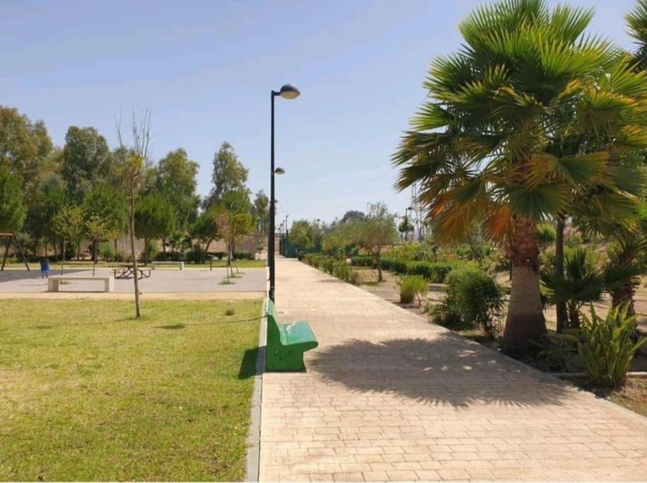 Con Piscina Y Parking En Sevilla Apartment *
