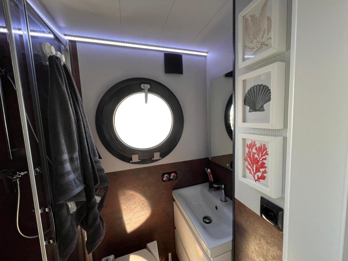 Botel Casas Flotantes - Boatvillage Ayamonte